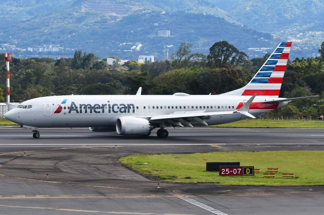 Boeing 737 MAX 8 (N324SH)