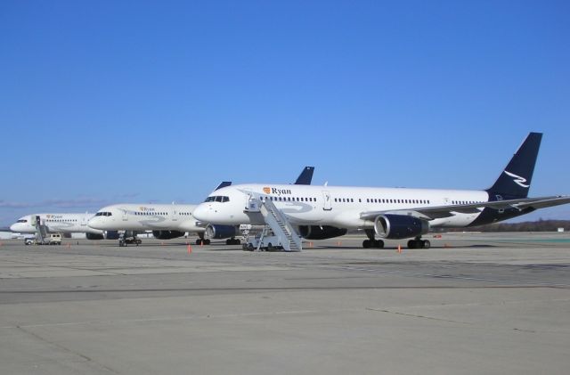 Boeing 757-200 (N929RD) - N929RD and sisters at KRFD