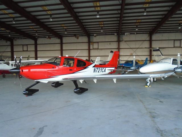 Cirrus SR-22 (N721CA)