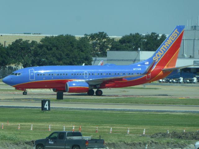 Boeing 737-700 (N7714B)