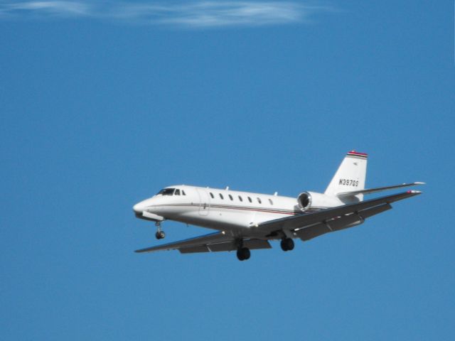 Cessna Citation Sovereign (N397QS) - On approach to runway 24 on a  VFR kind of day in Winter 2012.