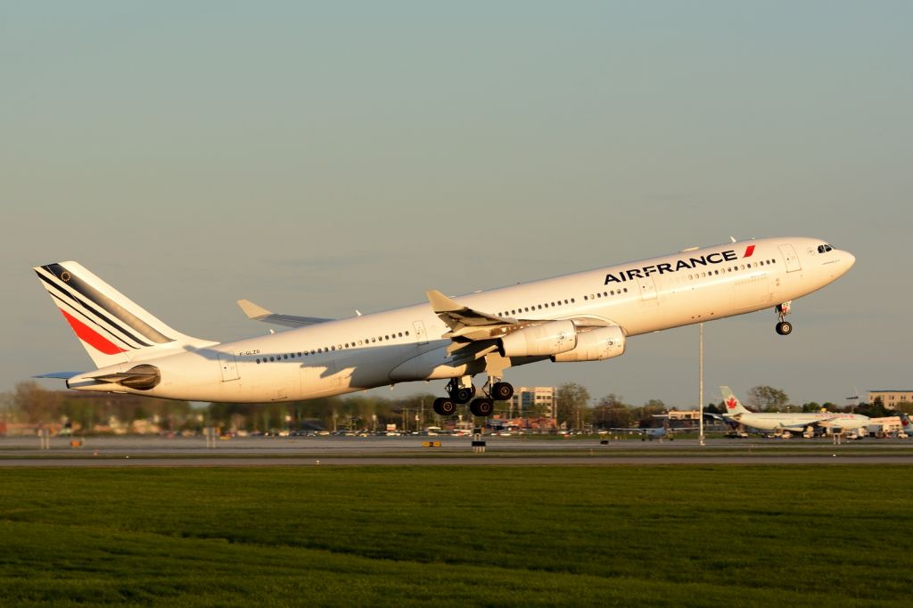 Airbus A340-300 (F-GLZO)