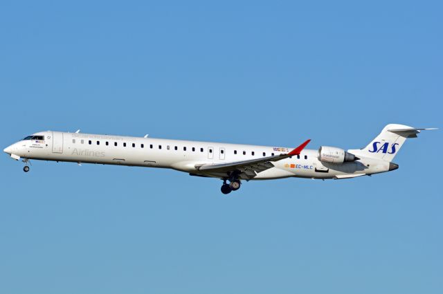 Bombardier CRJ-1000 (EC-MLC) - Operate by ANE/Air Nostrum 