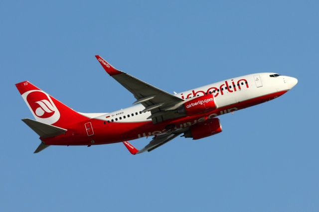 Boeing 737-700 (D-AHXD)