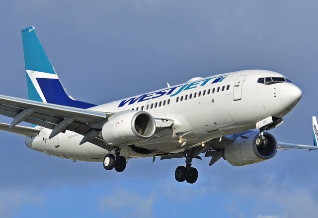 Boeing 737-700 —