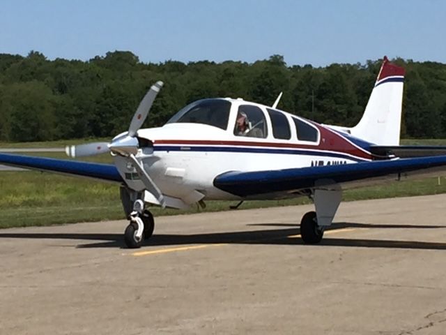 Beechcraft Bonanza (33) (N54WM)