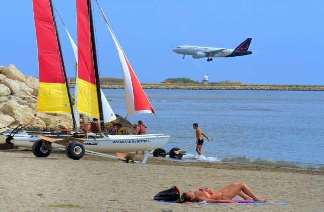 — — - Aéroport Nice Côte d'Azur - Plage St.Laurent