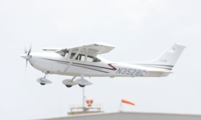 Cessna Skylane (N3528C)