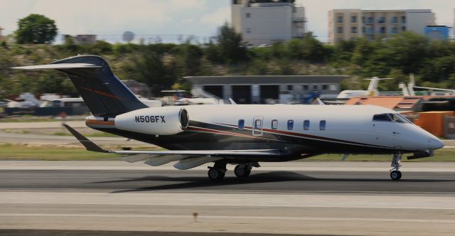 Canadair Challenger 350 (N506FX)