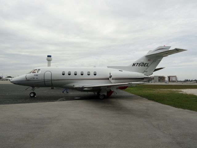 Hawker 800 (N750EL)