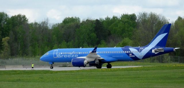 Airbus A220-300 (N225BZ) - Taxiing to parking is this 2023 Breeze Airways Airbus 220-300 in the Spring of 2025.  KIAD - KOGS