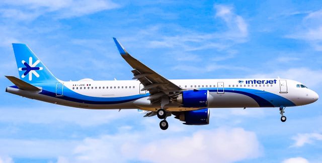 Airbus A321neo (XA-JOE) - NEWEST A321NEO OF INTERJET!