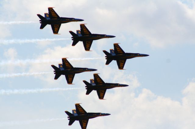 McDonnell Douglas FA-18 Hornet — - 2010 Chippewa Valley Airshow, practice day.