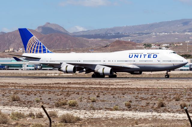 Boeing 747-400 (N120UA)