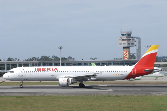 Airbus A320 (EC-JGS) - EC-JGS Landing At LEVX, From LEMD. 12-09-2021