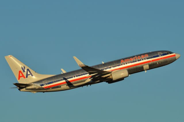 Boeing 737-800 (N906NN)