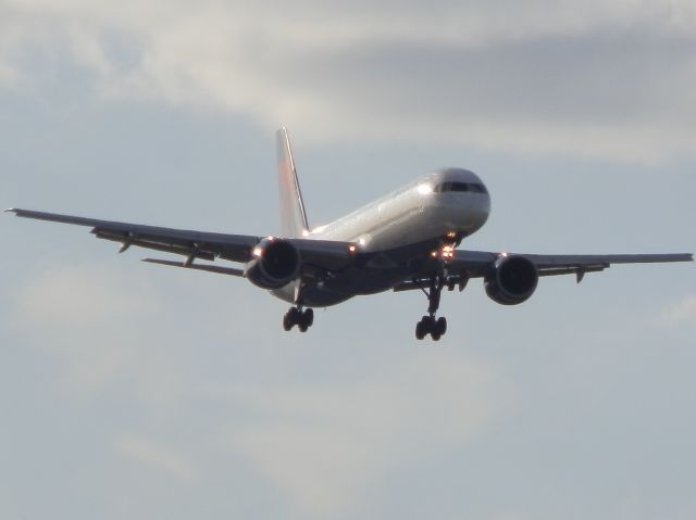 Boeing 757-200 (N679DA)