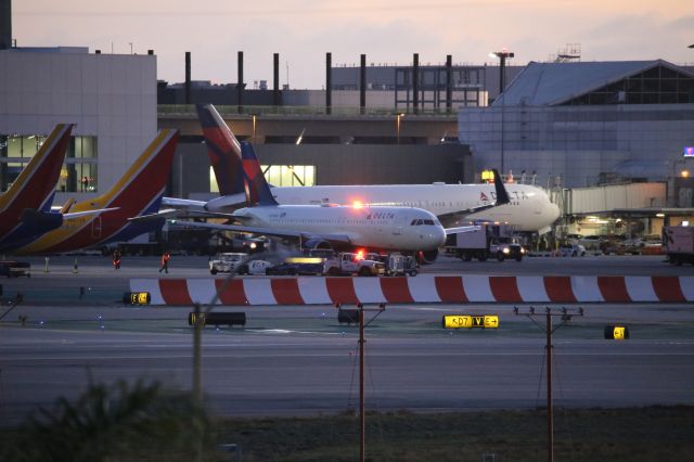 Airbus A320 (N376NW)
