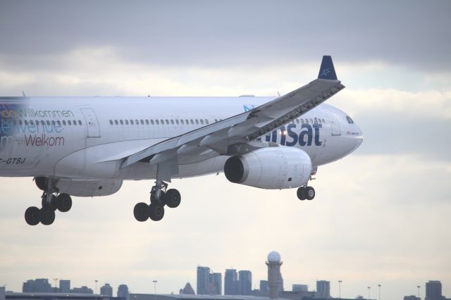 Airbus A330-200 (C-GTSJ)
