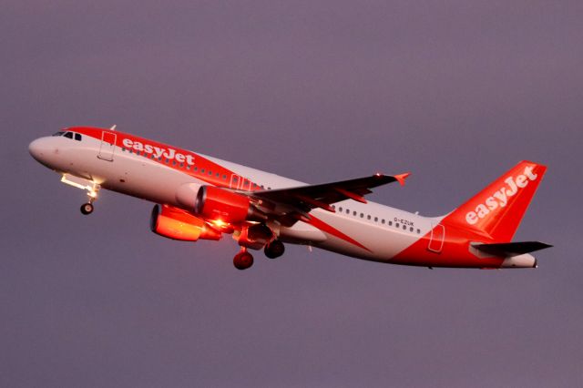 Airbus A320 (G-EZUK) - EZY2185 departing to Geneva