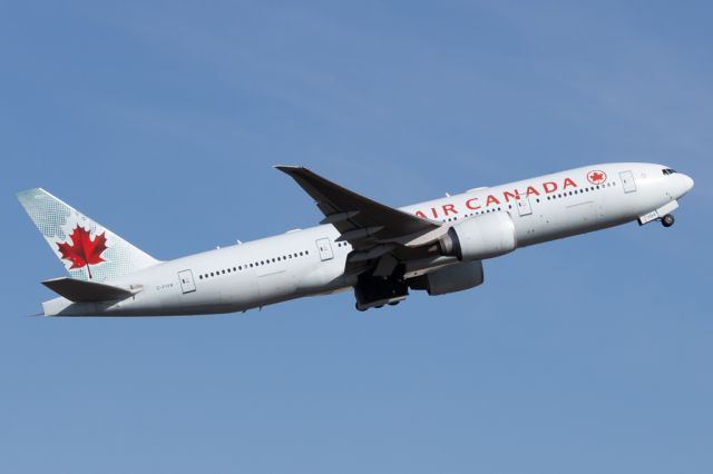 Boeing 777-200 (C-FIVK)