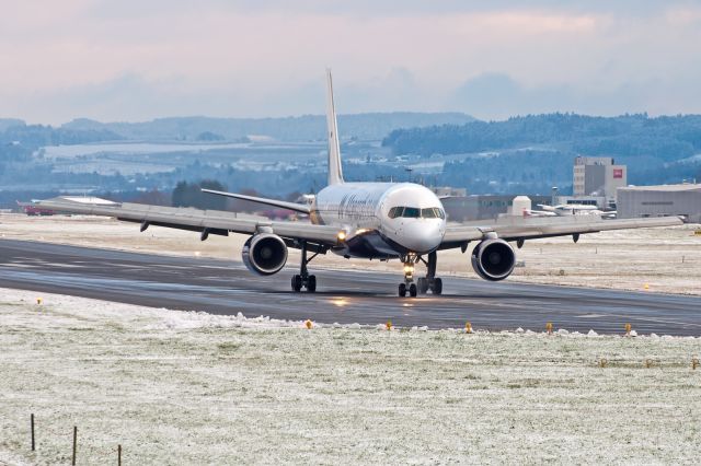 Boeing 757-200 (G-MONK) - First Landing at EDNY from London-Gatwick