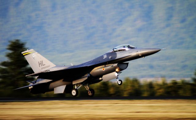 Lockheed F-16 Fighting Falcon (89-2083)