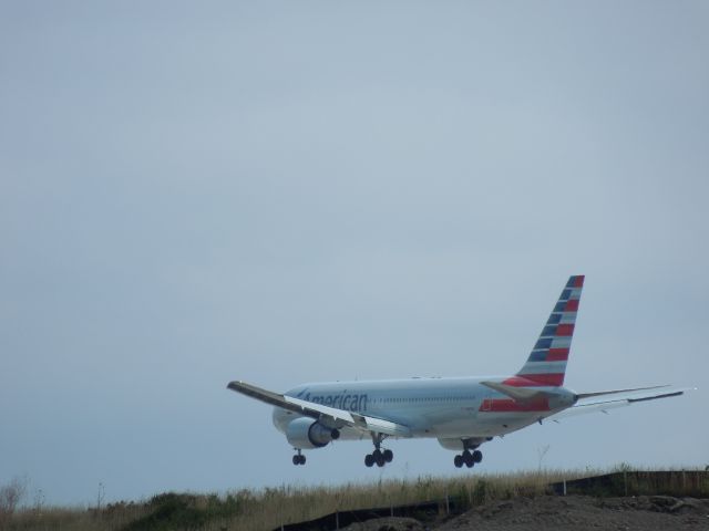 BOEING 767-300 (N369AA)