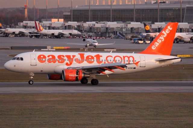 Airbus A319 (G-EZIR)