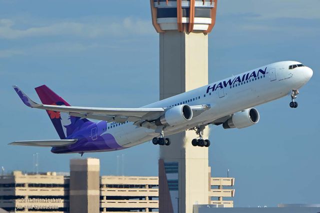 BOEING 767-300 (N582HA) - Hawaiian Airlines Boeing 767-33A N582HA at Phoenix Sky Harbor on August 3, 2017.