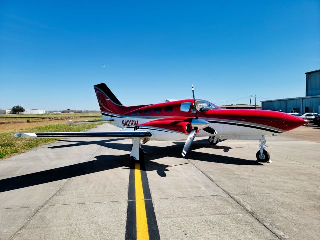 Cessna 421 (N421DM) - Taxiway taking photo of Cessna 421C, N421DM. 