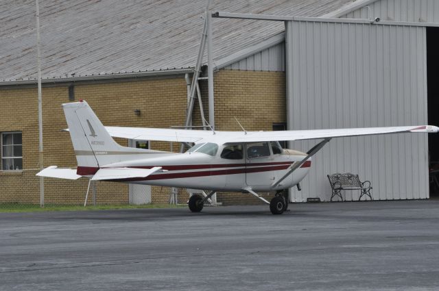 Cessna Skyhawk (N6396D)