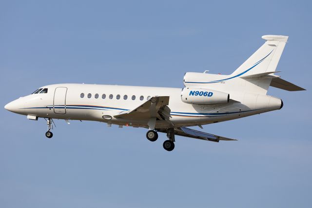 Dassault Falcon 900 (N906D)