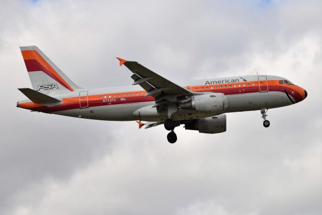 Airbus A319 (N742PS) - PSA Retro Jet