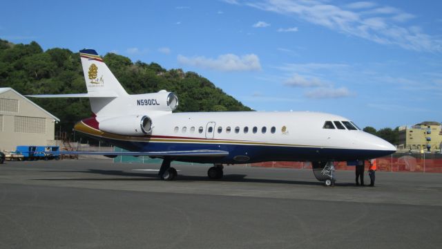 Dassault Falcon 900 (N590CL)