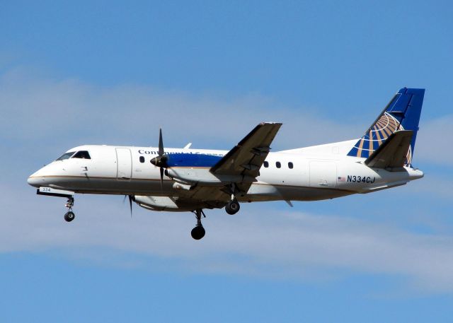 Saab 340 (N334CJ) - Arriving from Houston on runway 23 at the Shreveport Regional Airport.