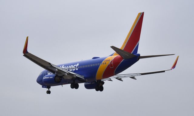 Boeing 737-700 (N7850B)