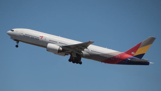 Boeing 777-200 (HL7732)