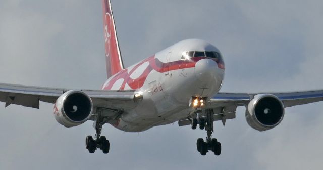 BOEING 767-200 (N881YV)