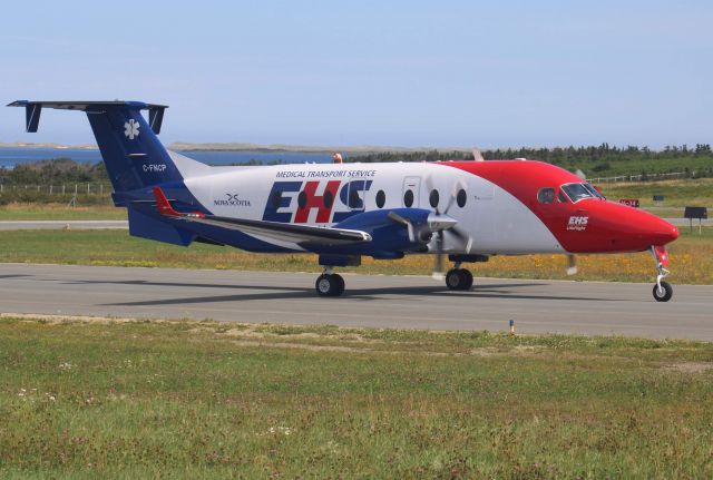 Beechcraft 1900 (C-FNCP) - Visite spécial à CYGR* Canada - Emergency Health Services Nova Scotiabr /Lorsqu’elle traversait sur alpha à CYGR en provenance de CYYG CHARLOTTETOWN