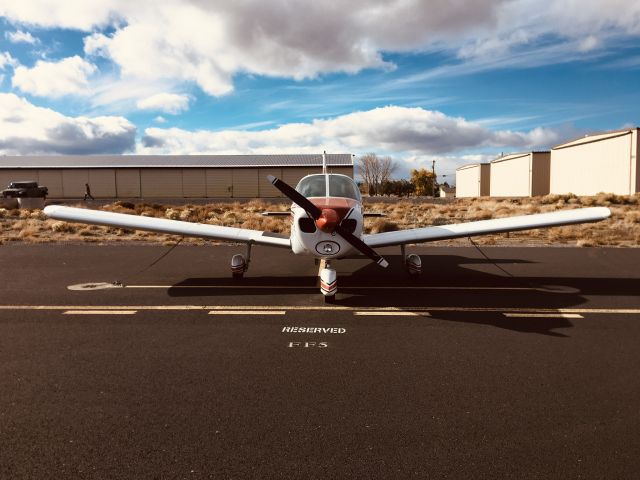 Piper Cherokee (N7240F)