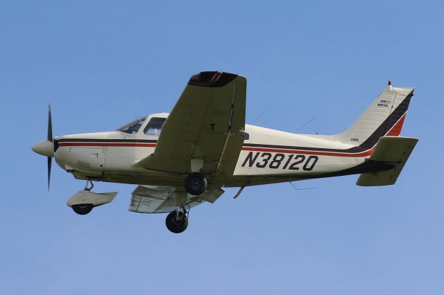 Piper Cherokee (N38120)