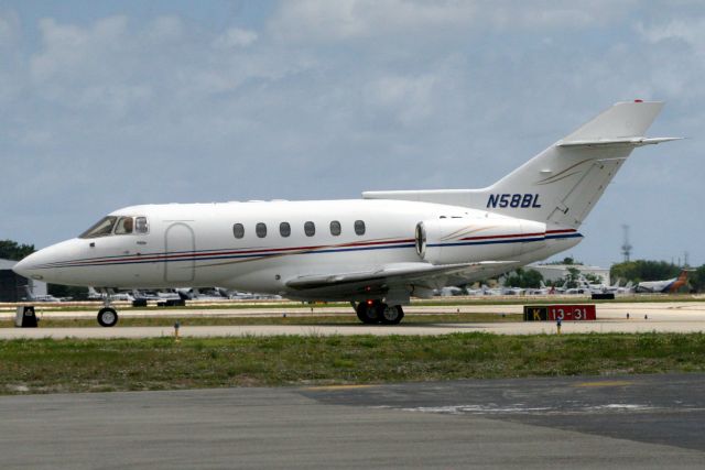 Hawker 800 (N58BL) - Taxiing to depart rwy 9 on 4-May-18.