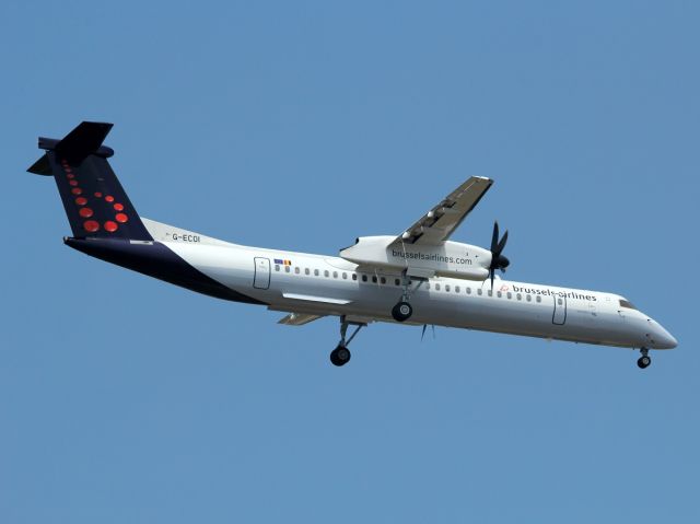 de Havilland Dash 8-400 (G-ECOI) - 23 JUL 2015 LANDING 05