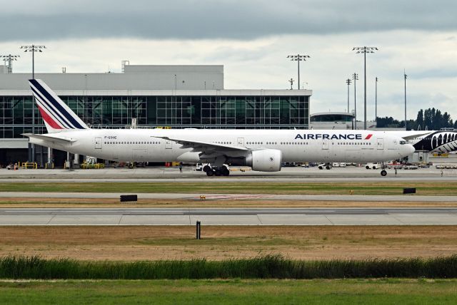 BOEING 777-300 (F-GSQE)