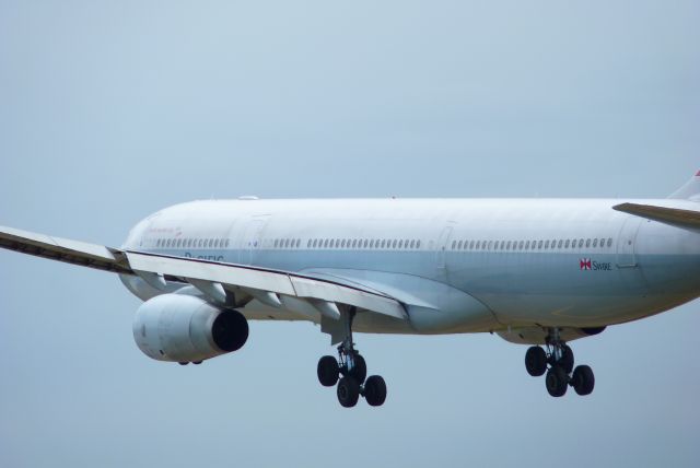Airbus A330-300 —