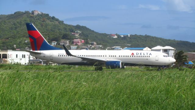 Boeing 737-800 (N3741S)