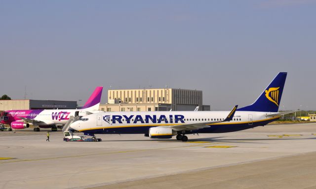 Boeing 737-800 (EI-ENR) - Ryanair Boeing 737-8AS(WL) EI-ENR in Bari Airport