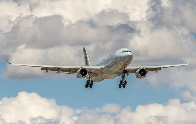 Airbus A330-300 (C-GHKR)