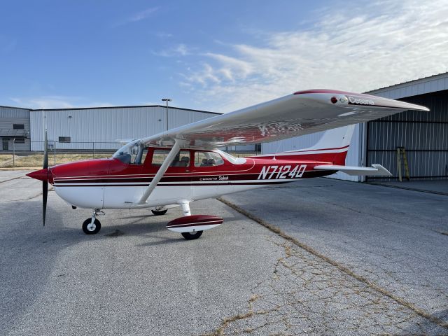 Cessna Skyhawk (N7124Q)